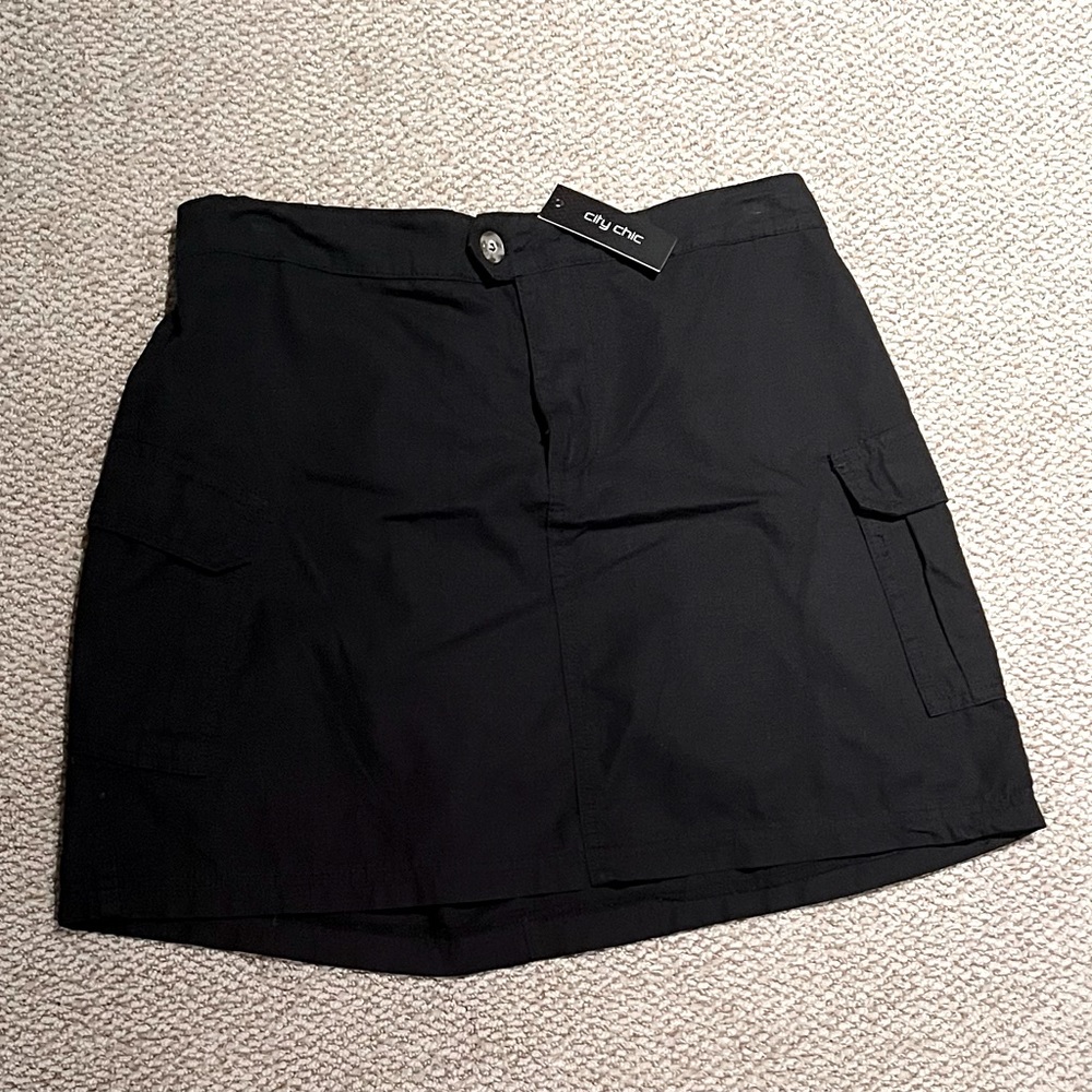 City Chic Jean Skirt
Size: 16